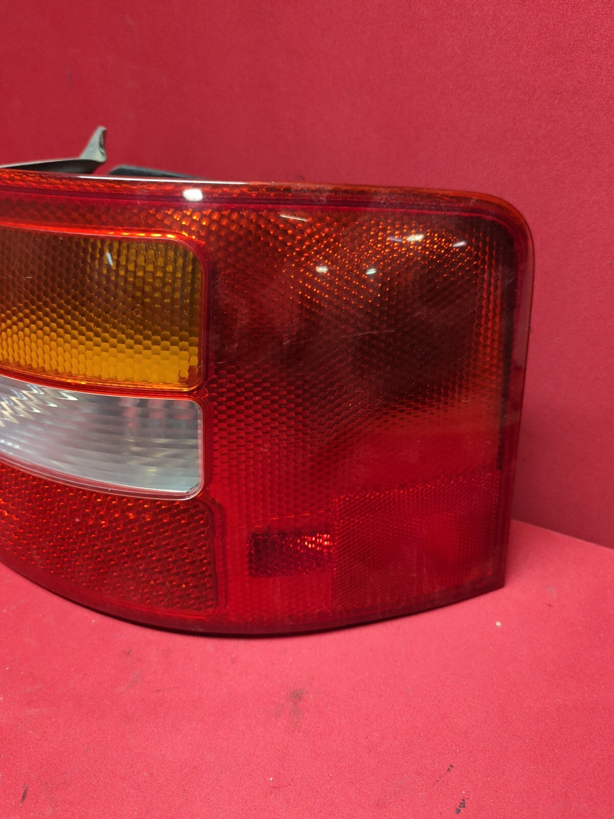 2002 - 2005 Audi Wagon RIGHT Tail Light Lamp Assembly 	4B9-945-095-G-3FZ
