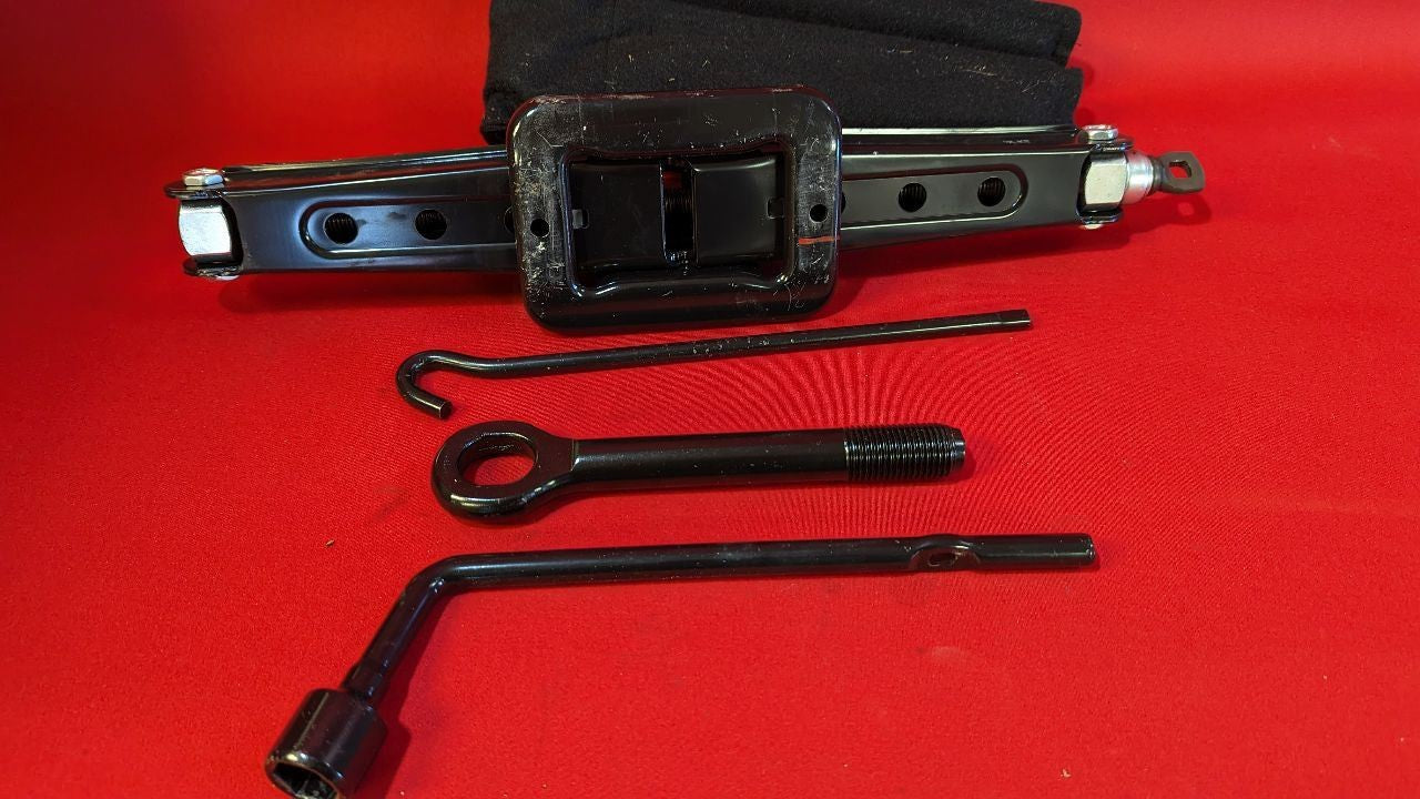 2011-2015 Kia Sorento Emergency Spare Tire Change Scissor Jack & Tool Set