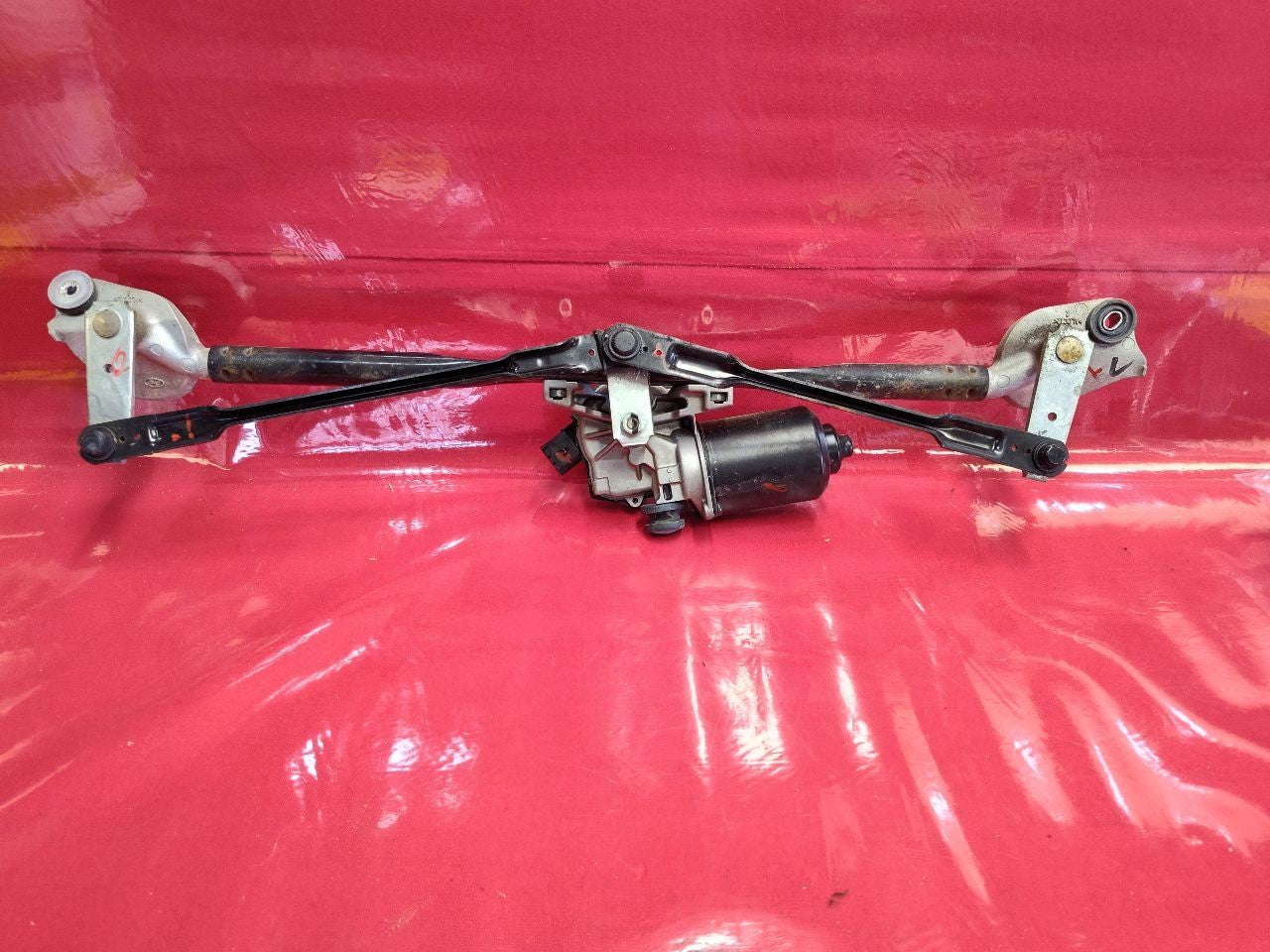 09-16 Hyundai Genesis Coupe Windshield Wiper Transmission Linkage w/ Motor