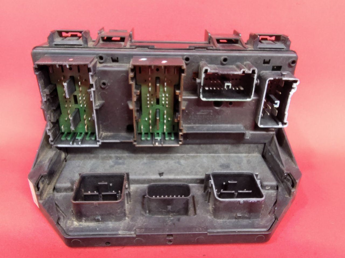 2010 Chrysler Dodge Van Totally Integrated Power Module w/ Fuse Box TIPM