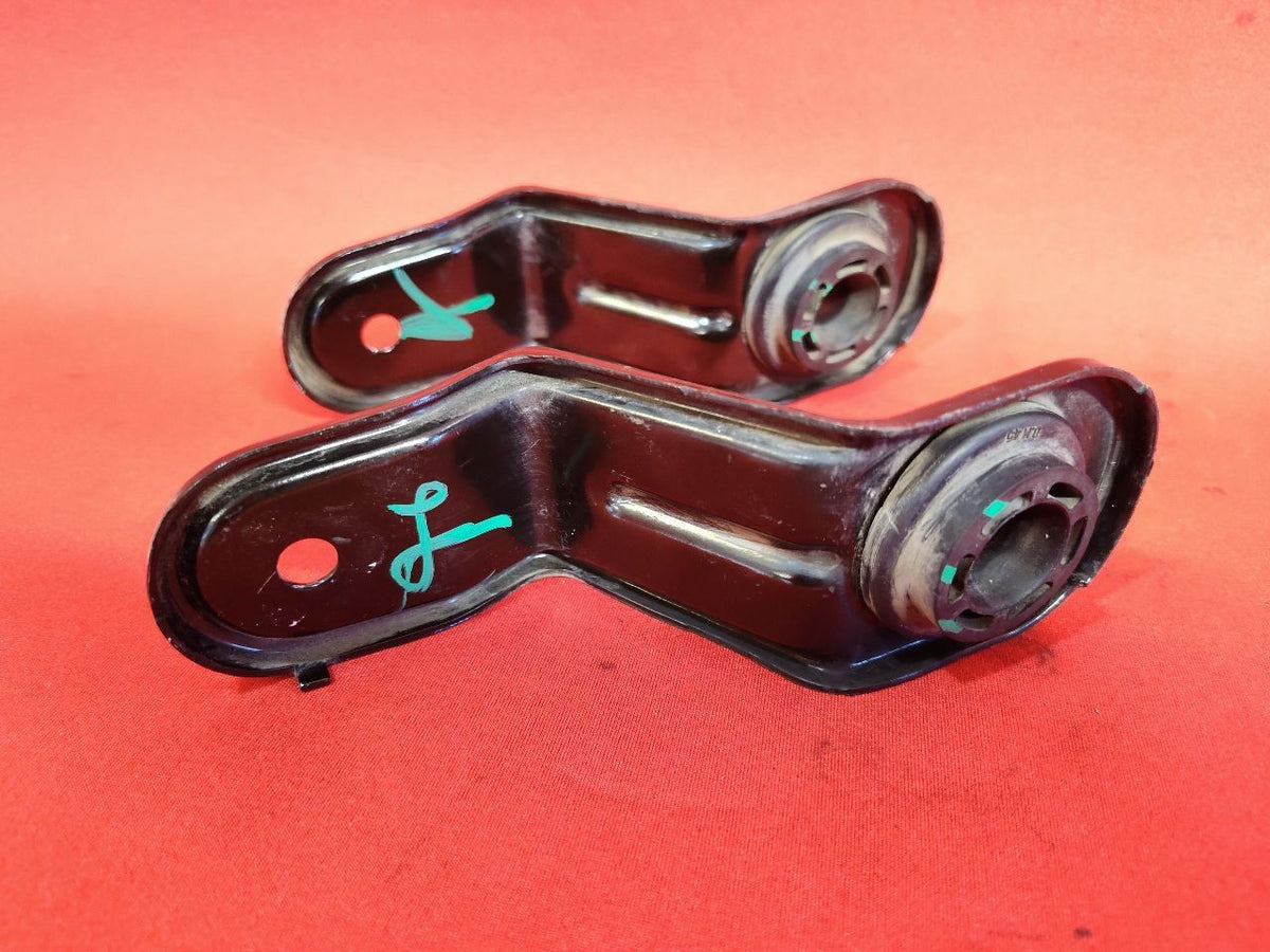 2012-2015 Chevy Captiva Sport 08-10 Saturn Vue Upper Radiator Mount Brackets (2)