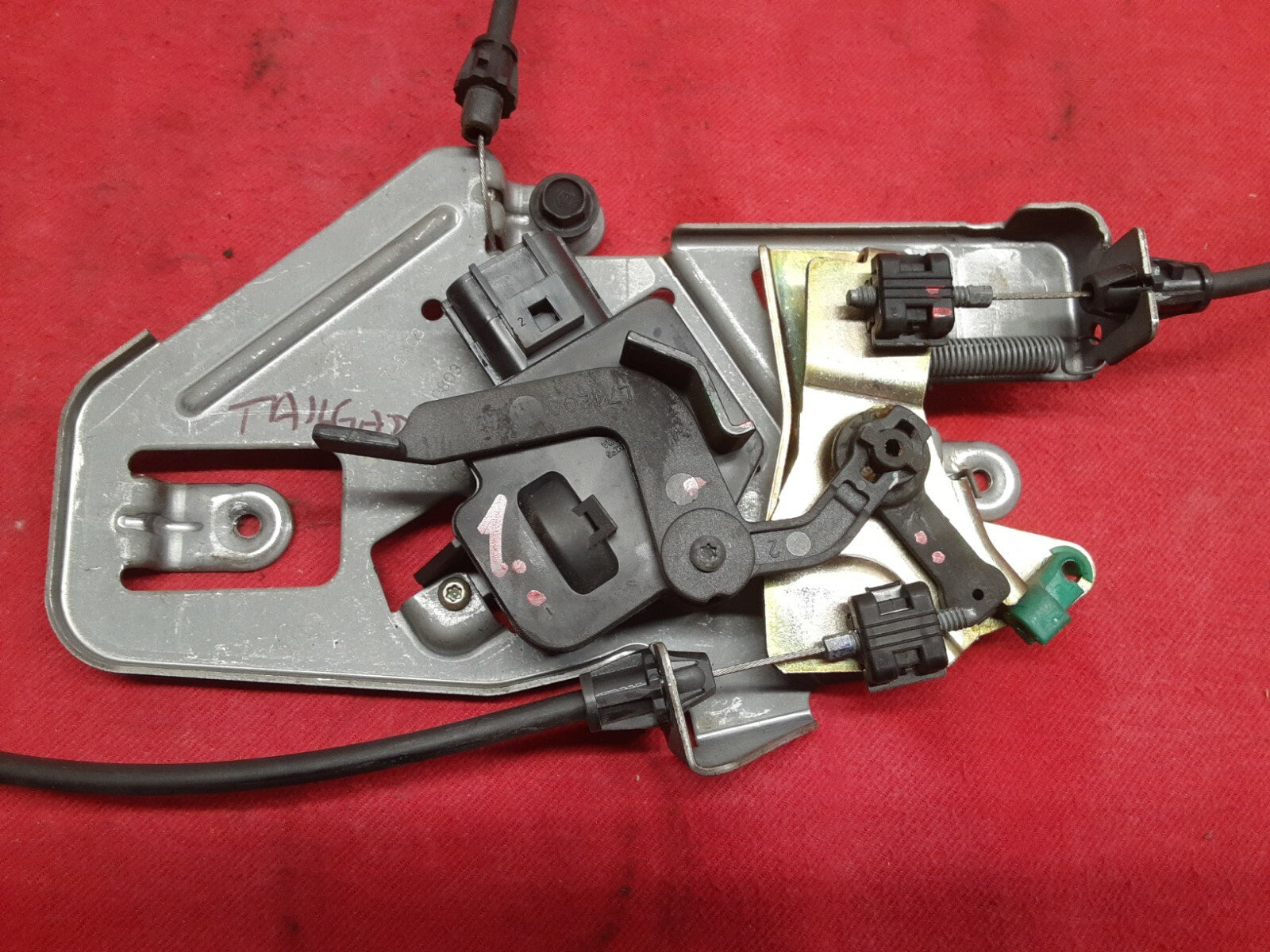 2001 2002 2003 2004 Jeep Grand Cherokee Overland Liftgate Tailgate Lock Actuator