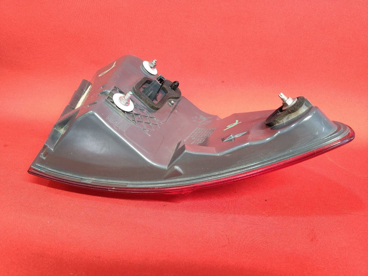 2011-2013 BMW 528i 535i 550i RIGHT PASSENGER Outer Quarter Tail Light Lamp LED