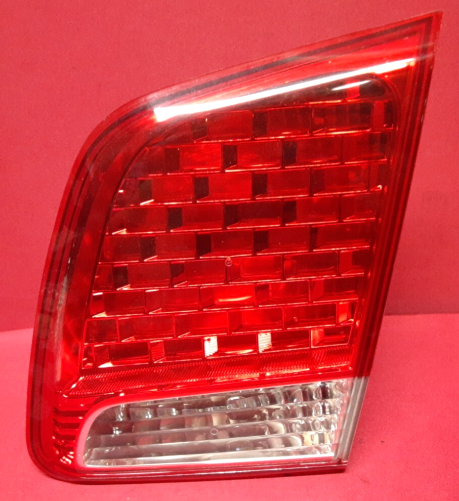 2011 - 2013 Kia Sorento RIGHT Tail Light Lamp on Trunk HALOGEN 92406-1U000