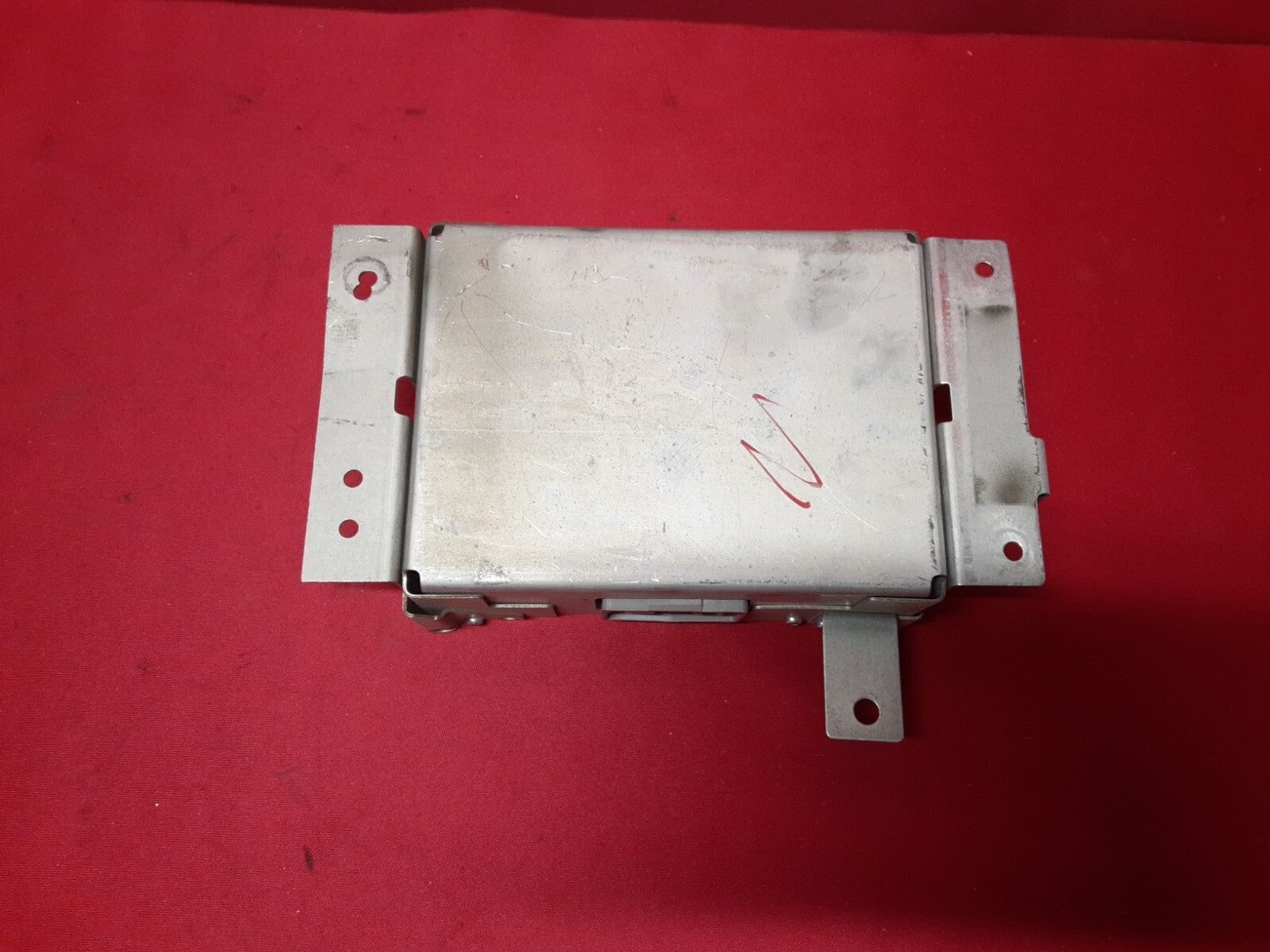 2013 - 2019 Lincoln MKT Power Inverter Module 150W 110V DC/AC   DE9Z-19G317-B