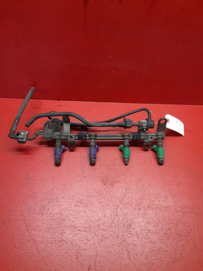 2001 2002 2003 Mazda Protege Fuel Rail W/ Injector Assembly