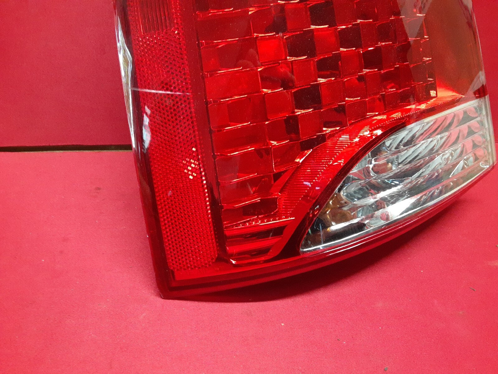 2011 - 2013 Kia Sorento LEFT DRIVER Quarter Tail Light Lamp Halogen 92401-1U000