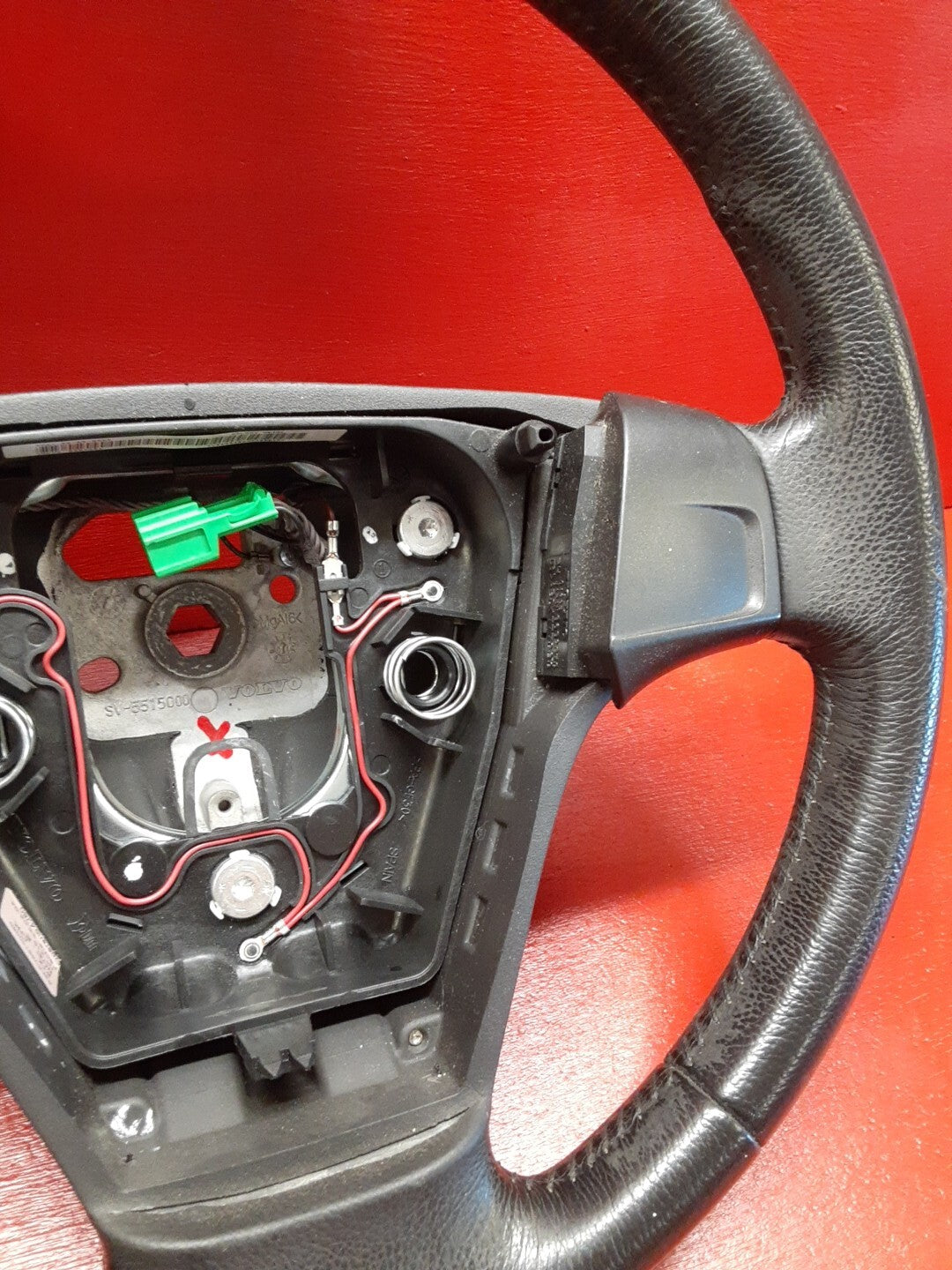 2004-2007 Volvo S40 Black Leather Steering Wheel W/ Cruise Control 8687334