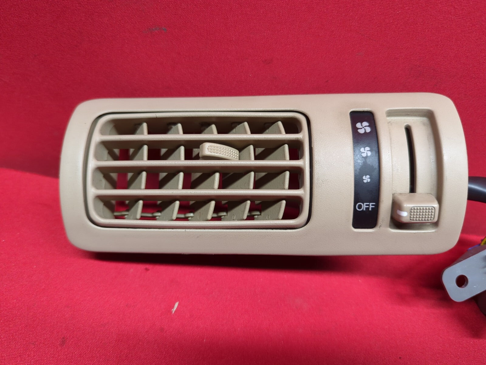 2011 - 2013 Kia Sorento 7 Passenger LEFT Air Duct Vent Beige 	97980-2B000