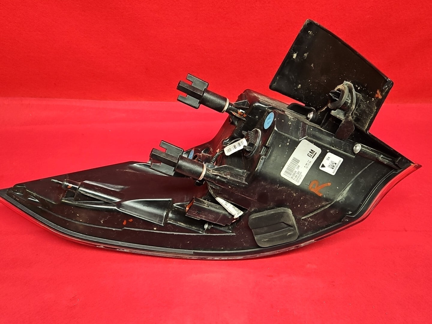 18-20 Buick Regal Sportback RIGHT PASSENGER Outer Body Quarter Tail Light Lamp