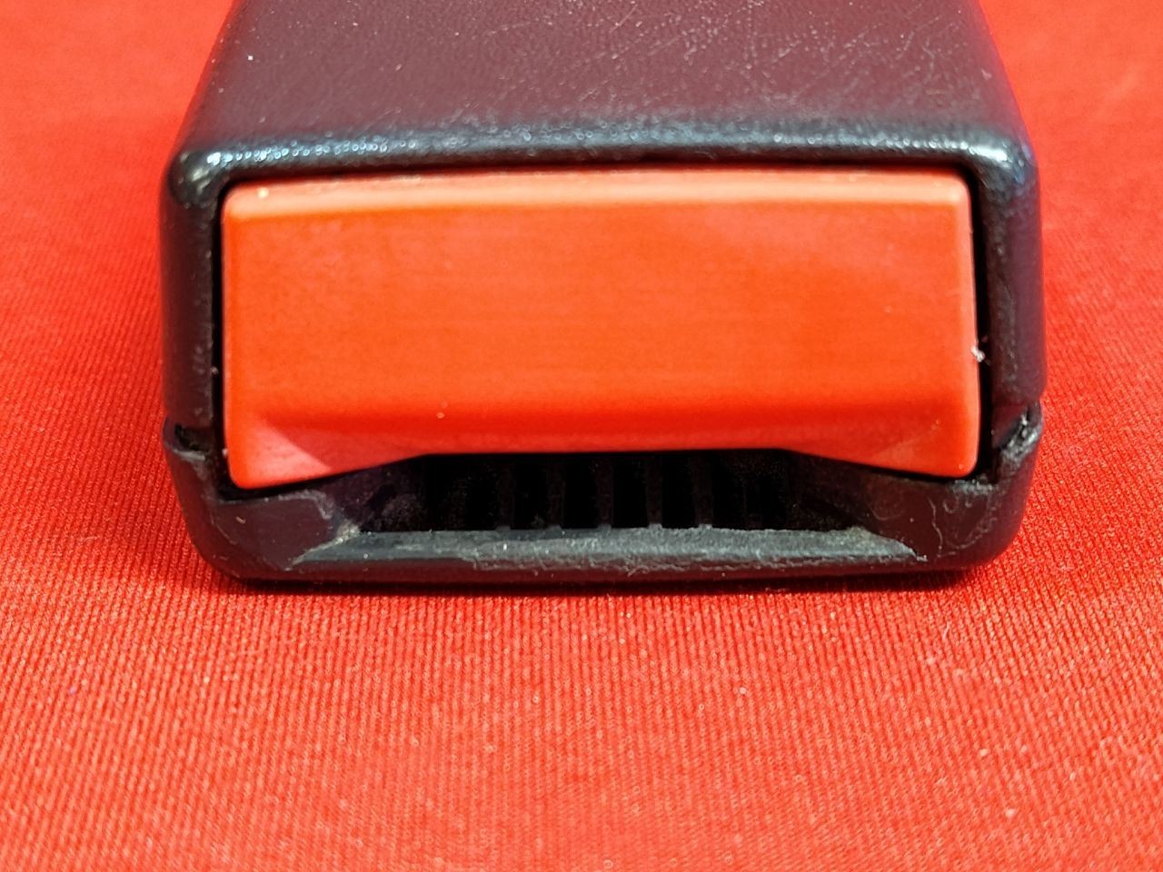 2009-2012 Jeep Liberty FRONT LEFT DRIVER Seat Belt Buckle Tongue Black