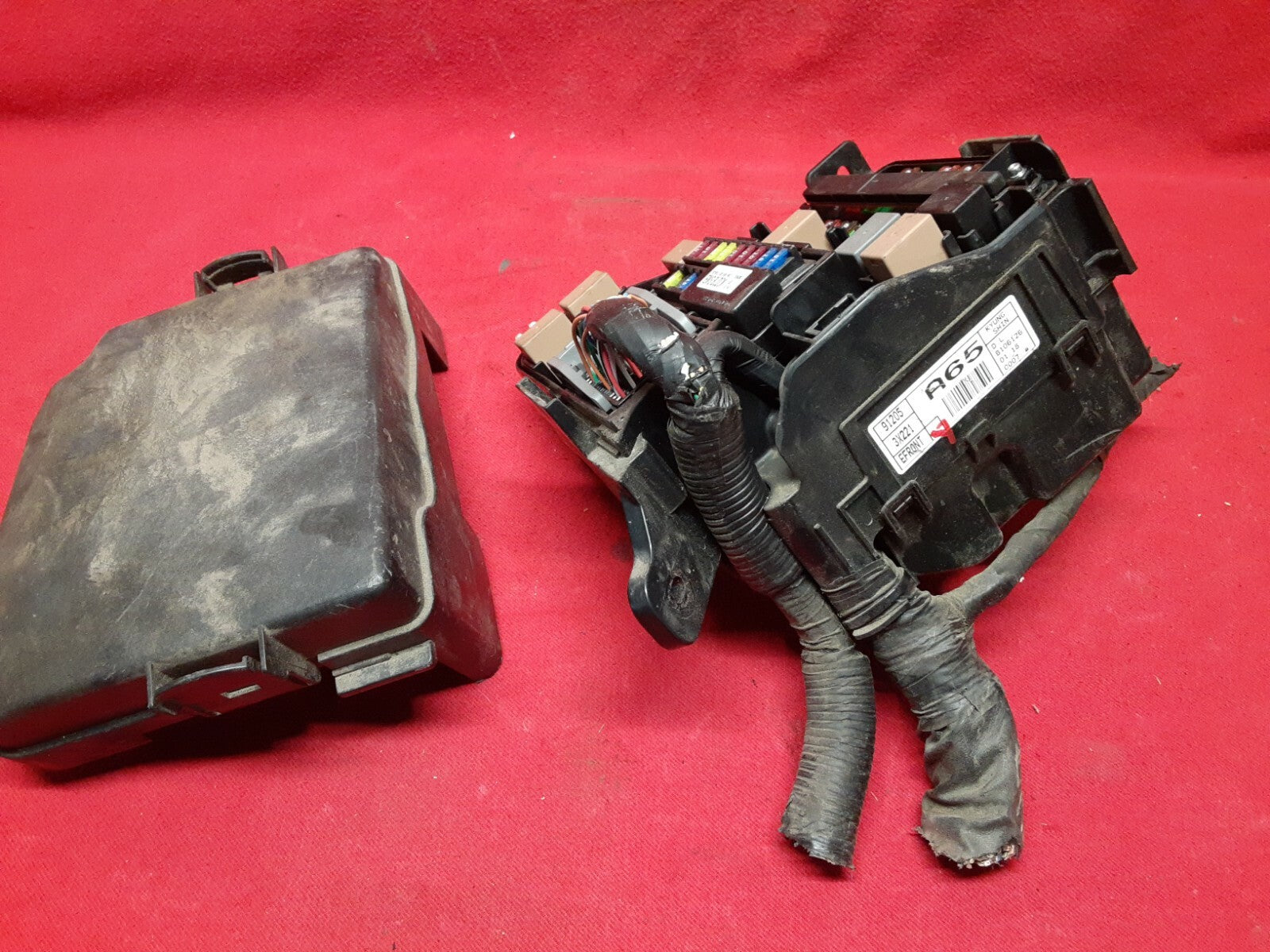 2011 2012 Hyundai Elantra Engine Fuse Box Relay Junction Block 91205-3X221