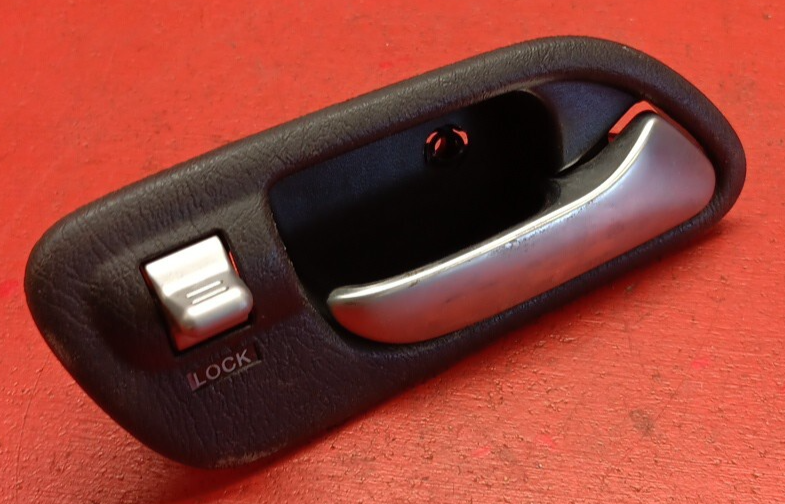 2006 Acura MDX Front Right Pass Door Interior Handle W/ Power lock