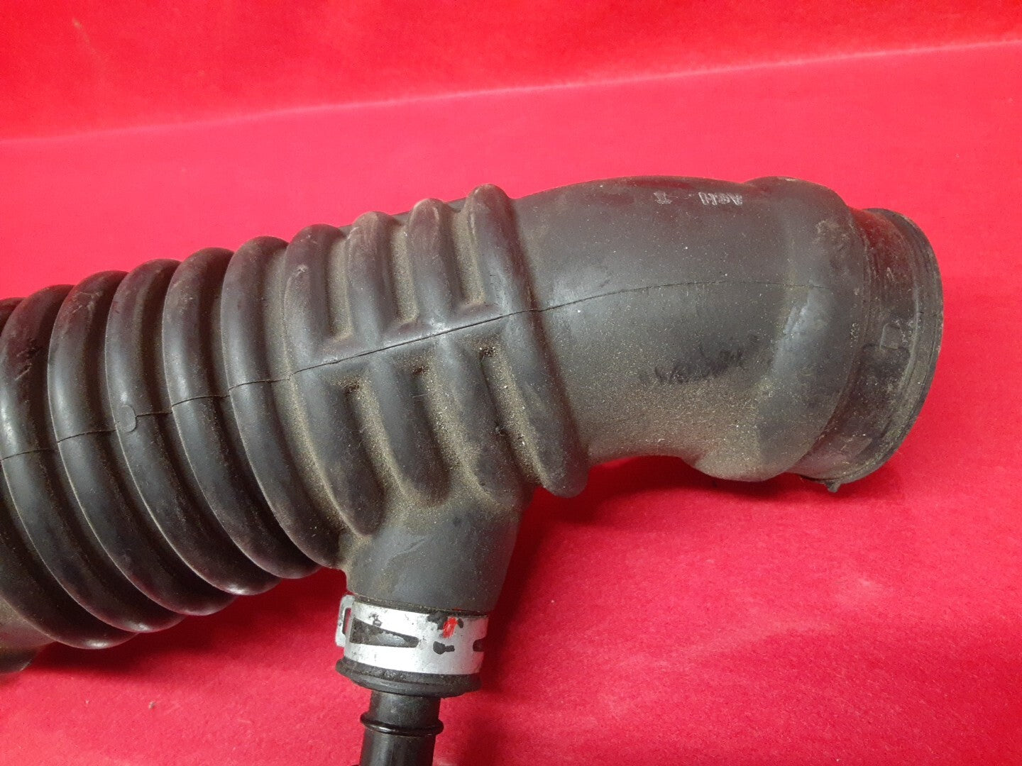 2007 - 2012 Mazda CX-7 2.3L Air Hose Pipe L33E13220