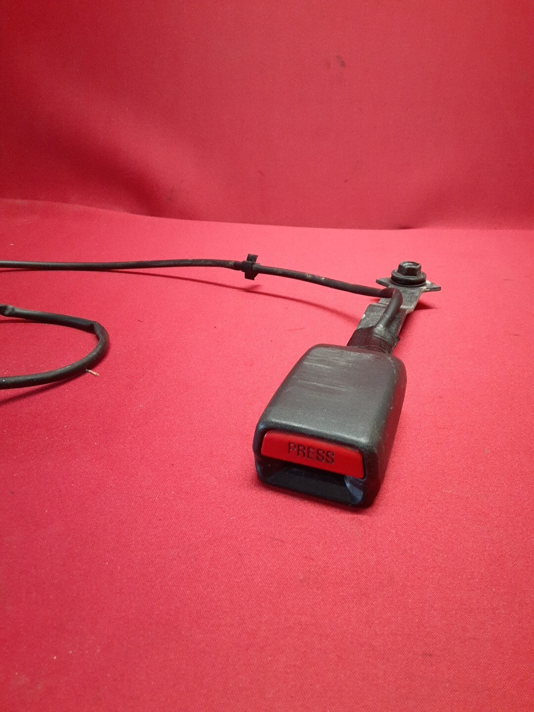 2007 2008 2009 Mazda CX-7 Front Left Driver Seat Belt Buckle EGY1-57-680A-02