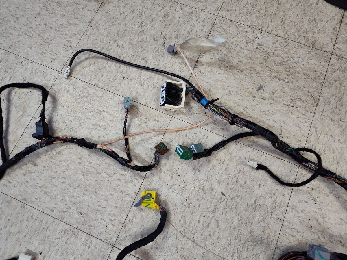2015-2017 Chrysler Dodge Van Dash Wiring Harness w/ 3-Zone Climate + 6 Speaker