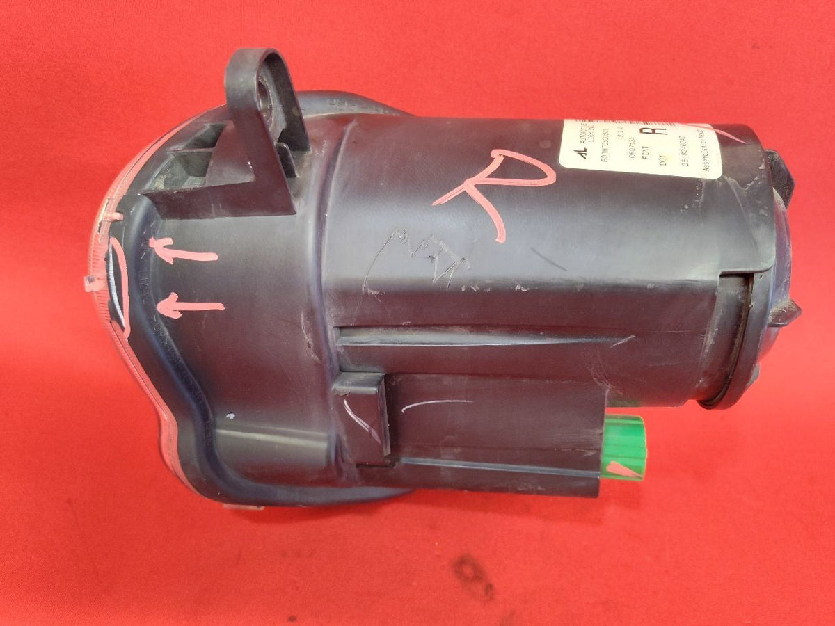 2012-2017 Fiat 500 Coupe RIGHT PASSENGER Park Light Turn Signal Corner Lamp