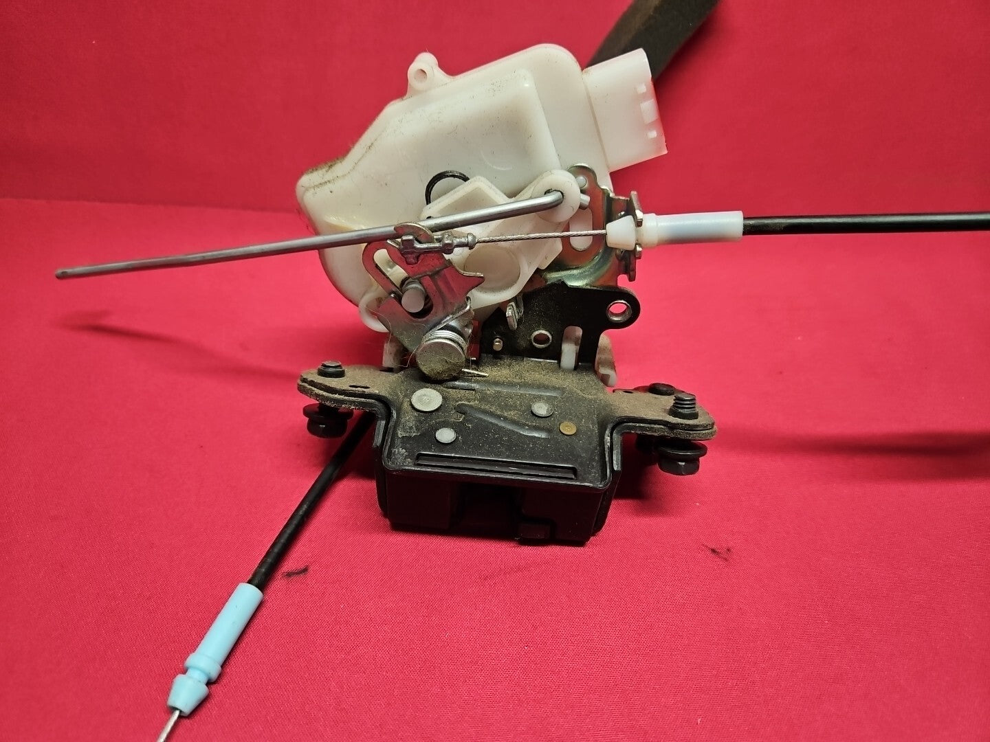 2009 2010 Pontiac Vibe REAR Liftgate Hatch Latch Lock Actuator 19184233