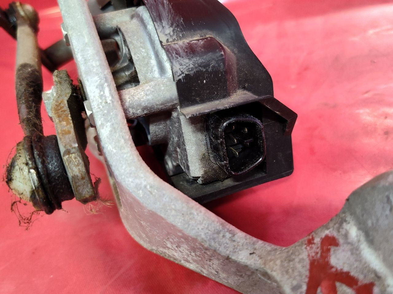 2012-2019 Fiat 500 / Fiat 500e Front Wiper Motor & Transmission Linkage
