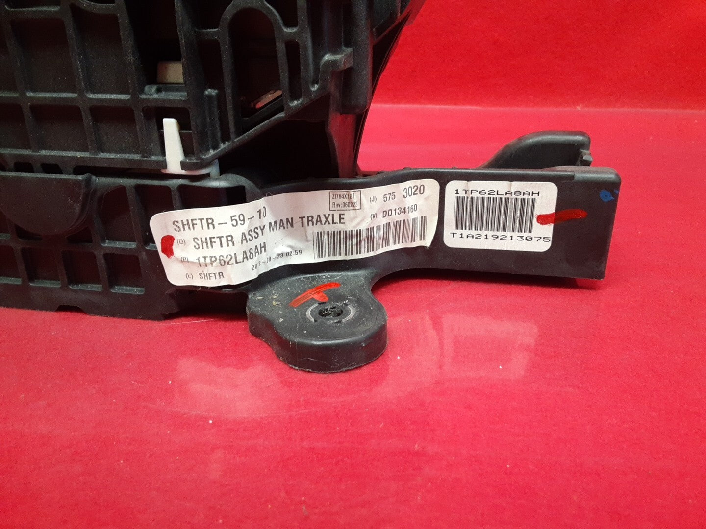 2013 Dodge Dart Automatic Transmission Floor Shifter Gear Selector W / Knob