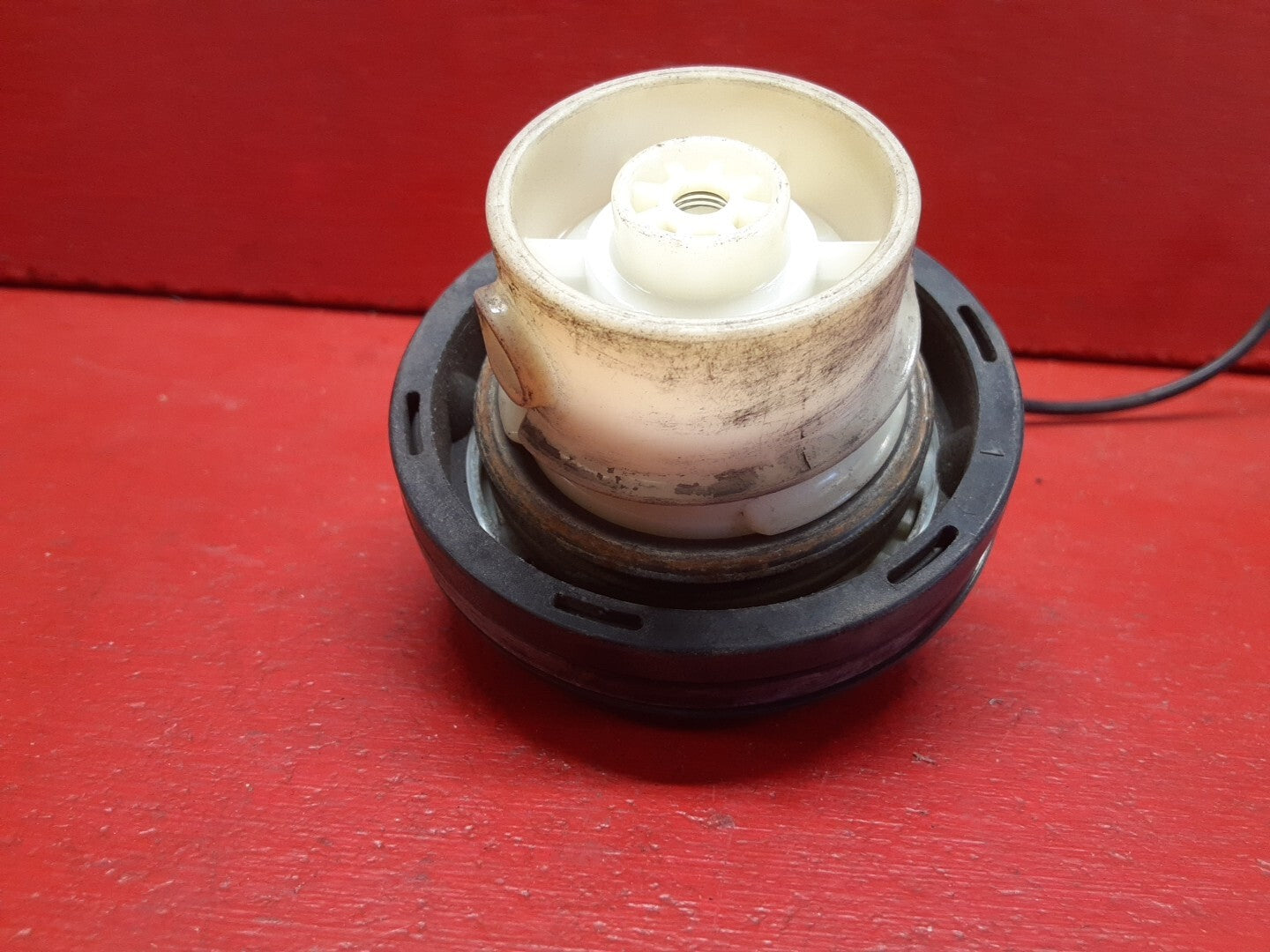2000 - 2006 Nissan Sentra Fuel Filler Door Lid and Gas Cap