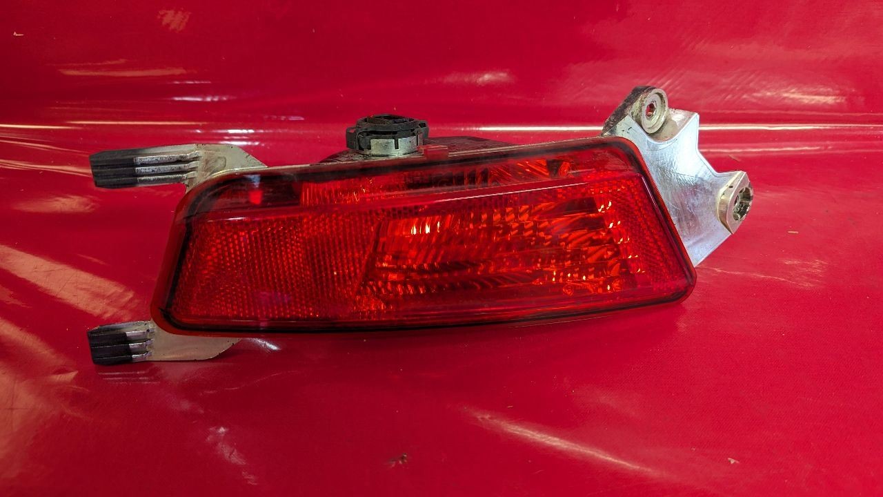 2012-2019 Land Rover Range Rover Evoque RIGHT REAR Bumper Fog Lamp Reflector Red