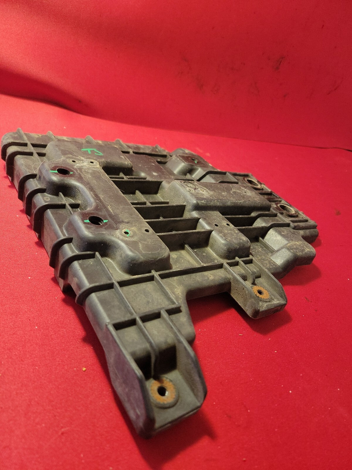 2010 2011 Kia Soul Battery Tray OEM 37150-2K450