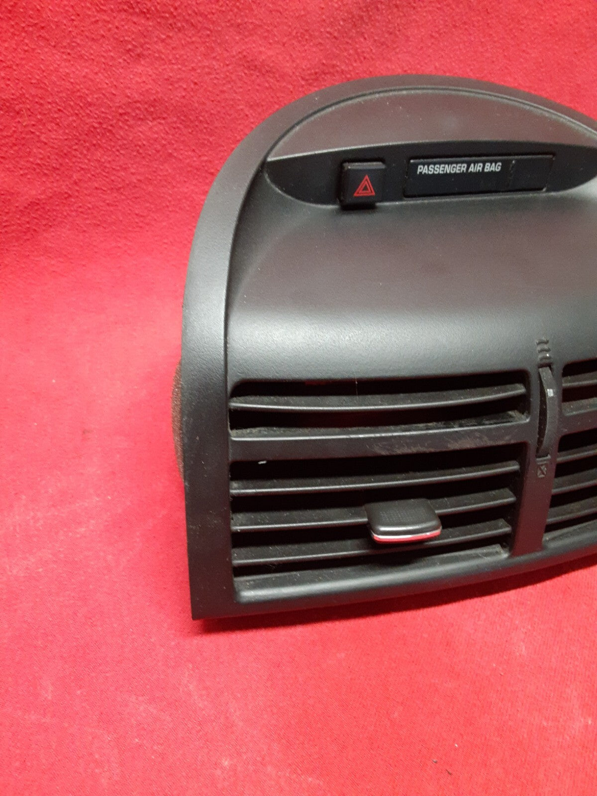 2007 2008 2009 - Saturn Aura Center Dash Vent Assembly / Hazard Switch 25912680