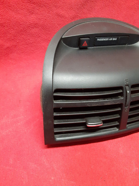 2007 2008 2009 - Saturn Aura Center Dash Vent Assembly / Hazard Switch 25912680