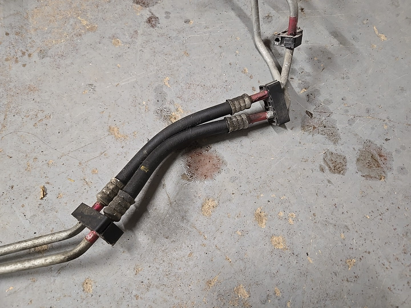 18-20 Buick Regal Sportback 2.0L L4 Transmission Oil Cooler Inlet Outlet Lines