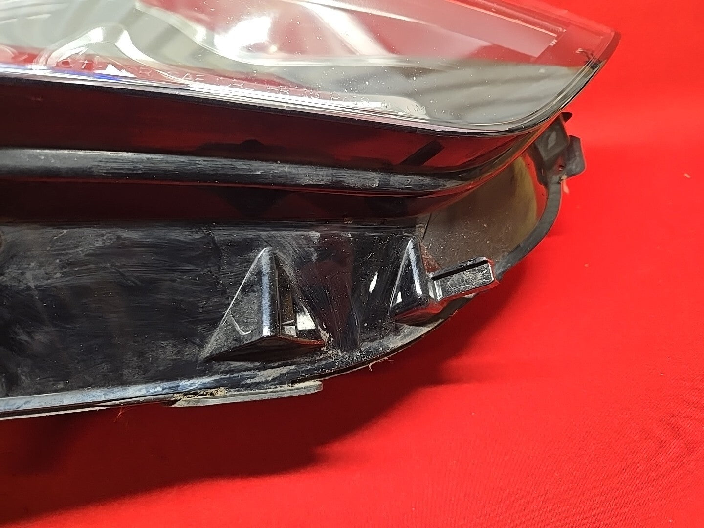 18-20 Buick Regal Sportback Tourx RIGHT PASSENGER Headlight HALOGEN - TABS GOOD