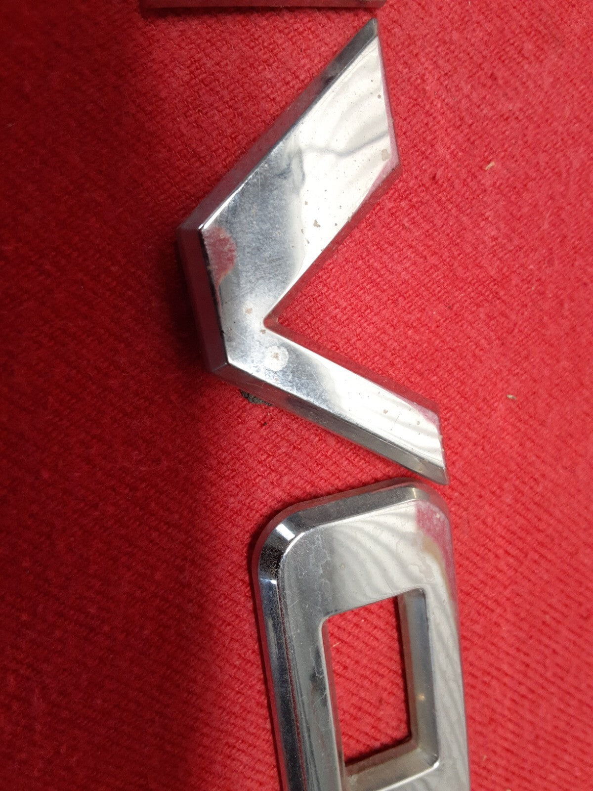 2006 2007 2008 2009 GMC Envoy XL Left or Right Door Emblem Badge Nameplate