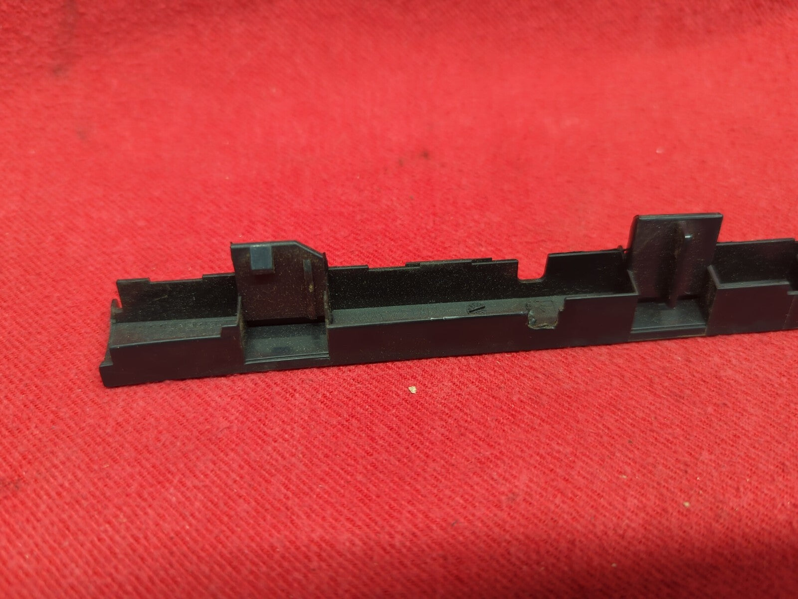 2006 2007 VW Volkswagen Passat Dash Panel Above Radio Trim Bezel Strip Black