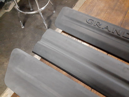 2005 2006 Jeep Grand Cherokee Exterior Door Molding Trim Strips Black FULL SET