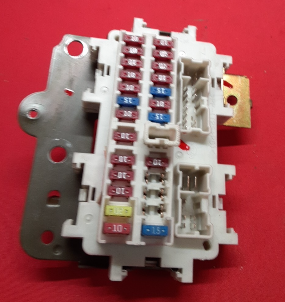 2006 Nissan Xterra Cabin Body Fuse Junction Block OEM