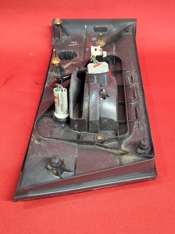 1997-1999 Lexus ES300 RIGHT PASSENGER Deck Trunk Lid Mounted Tail Light Lamp