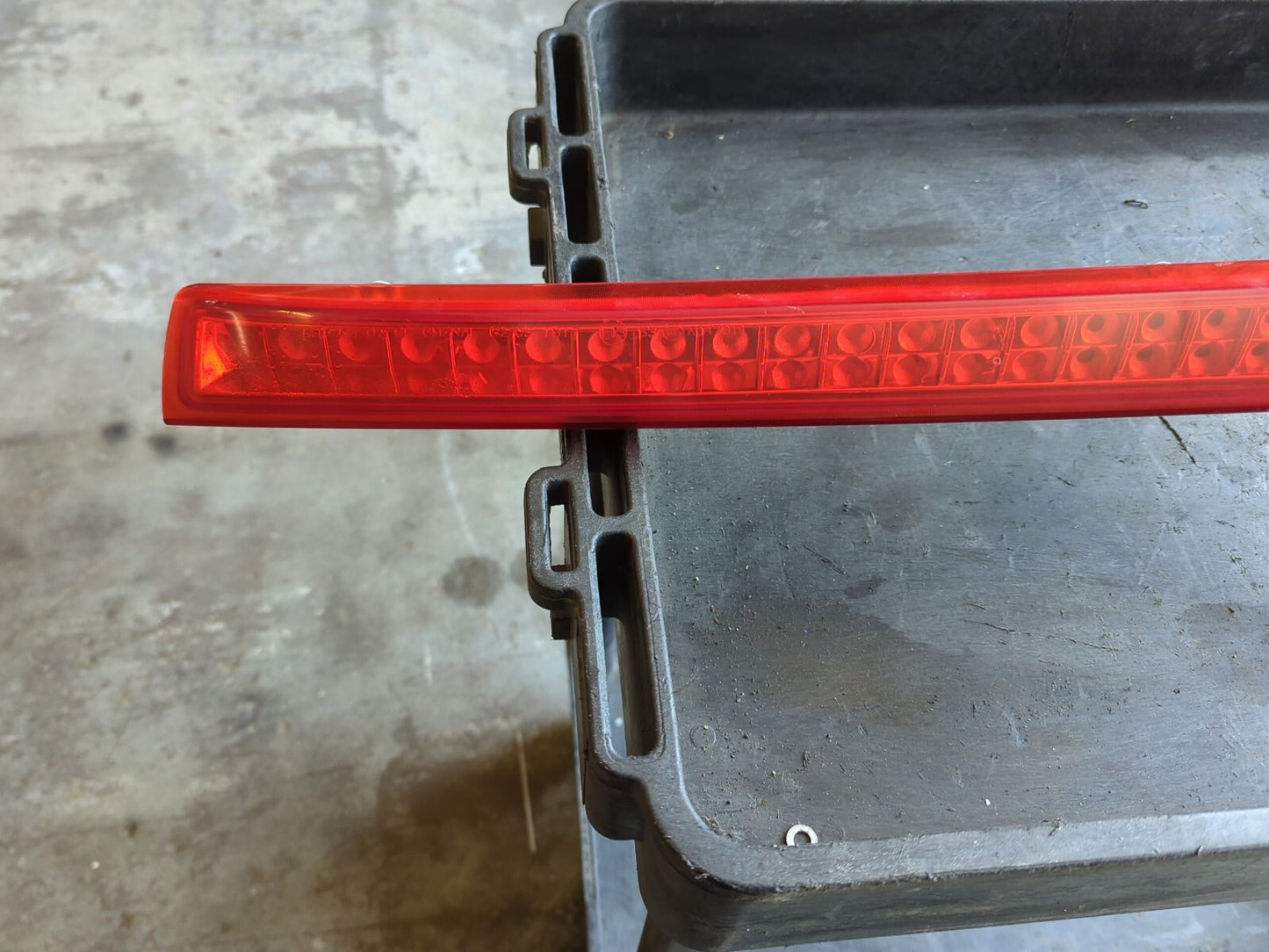 2007 - 2014 Escalade - Third 3rd High Mount Brake Light - READ NOTES - 25779085