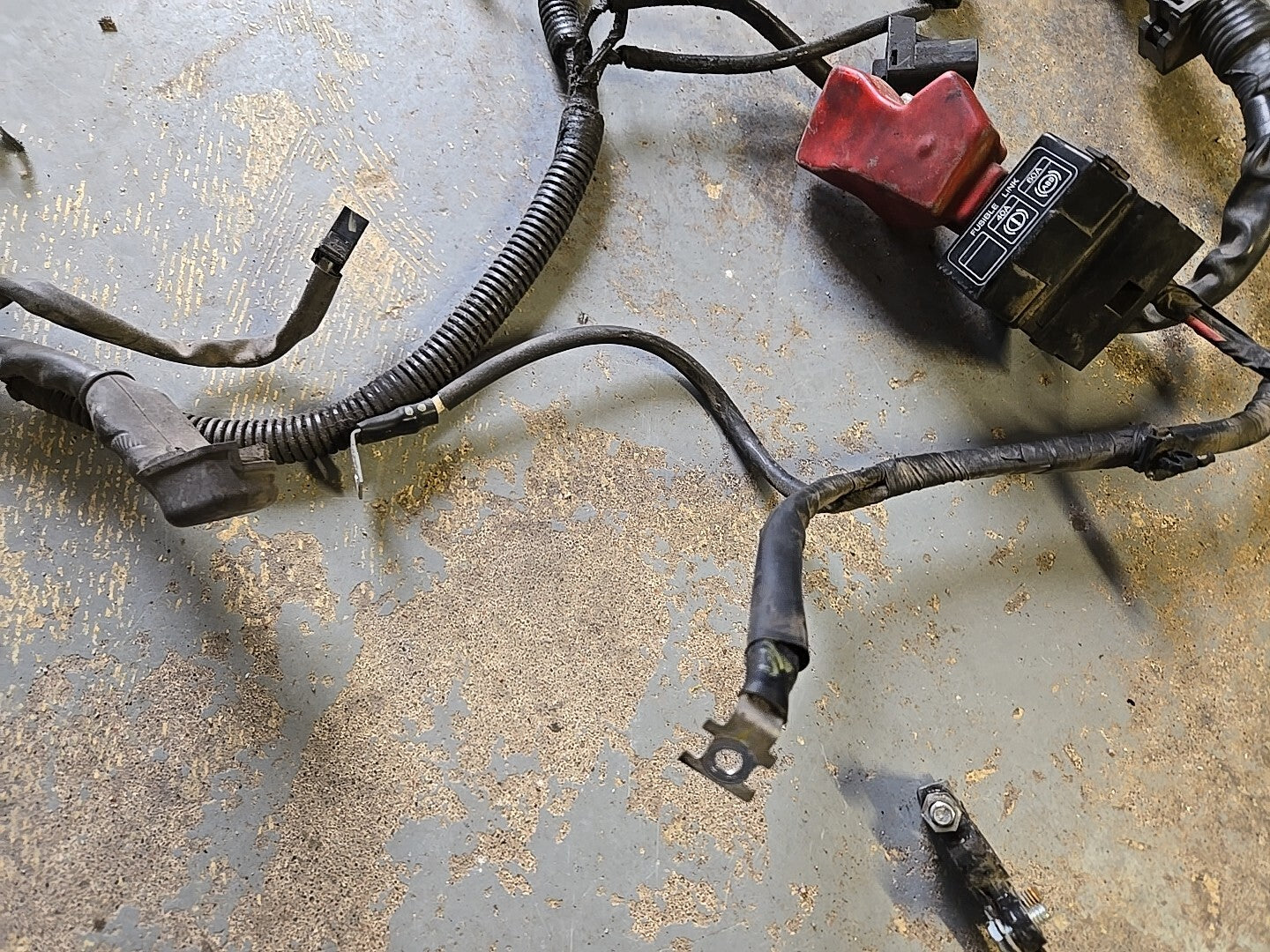 2001 Mitsubishi Montero LIMITED / XLS Positive Battery Cable Harness to Junction