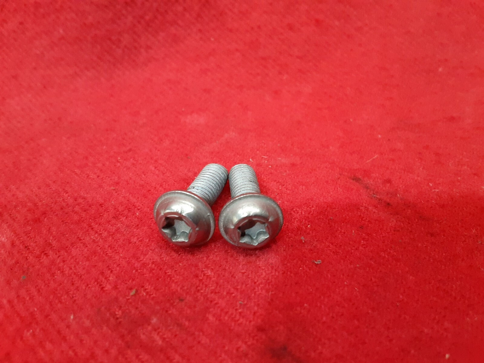 Land Rover / Jaguar Right Passenger Headlight Upper Mounting Tab Screws x2