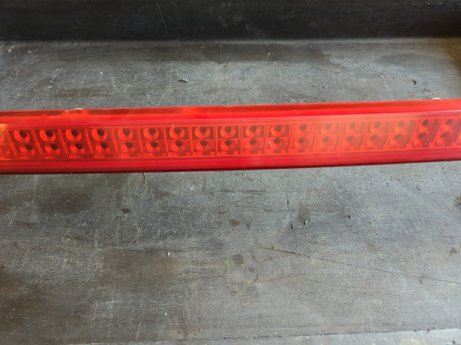 2007 - 2014 Escalade - Third 3rd High Mount Brake Light - READ NOTES - 25779085