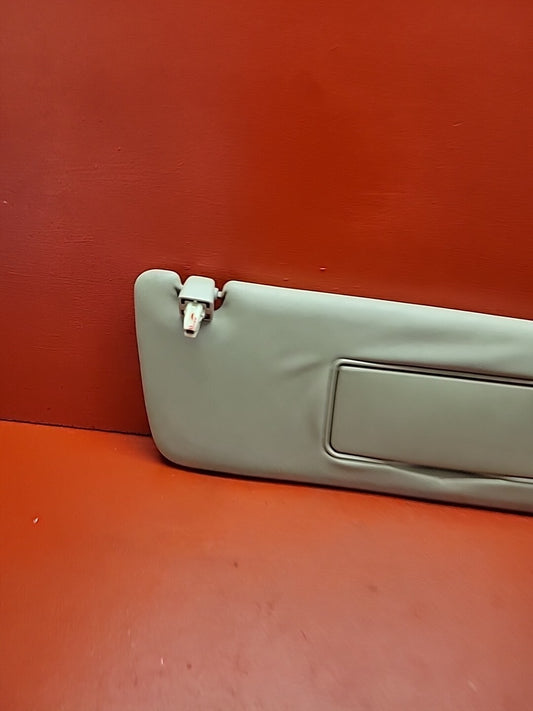 2001 2002 2003 Toyota Highlander Sun Visor Right Passenger Ivory 7431048090B0