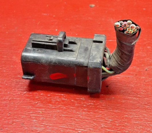 2005 Ford Focus 2.0L Engine Bay Fuse Block Junction Box PIGTAIL