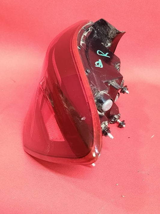 2019-2024 Kia Forte RIGHT PASSENGER OUTER Quarter Incandescent Tail Light Lamp