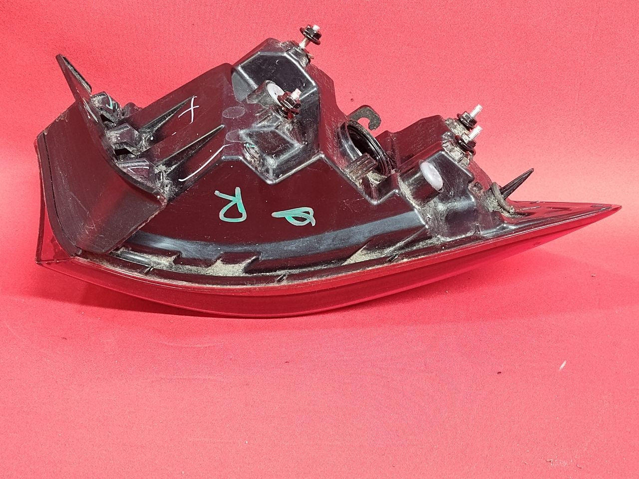 2019-2024 Kia Forte RIGHT PASSENGER OUTER Quarter Incandescent Tail Light Lamp