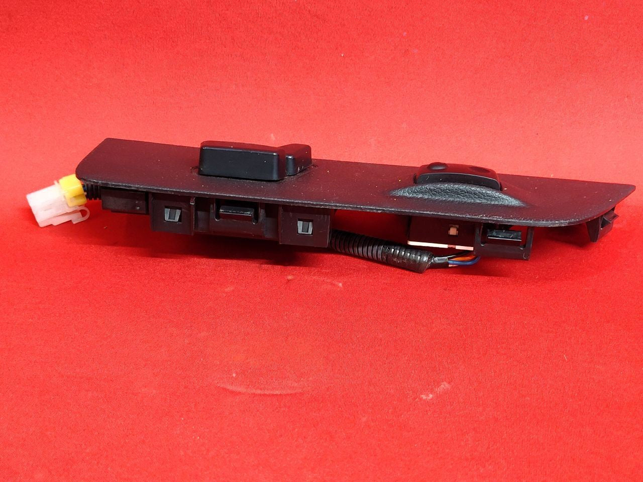 2004-2005 Mopar Dodge Chrysler Jeep Front LEFT DRIVER Seat Switch w/ Bezel