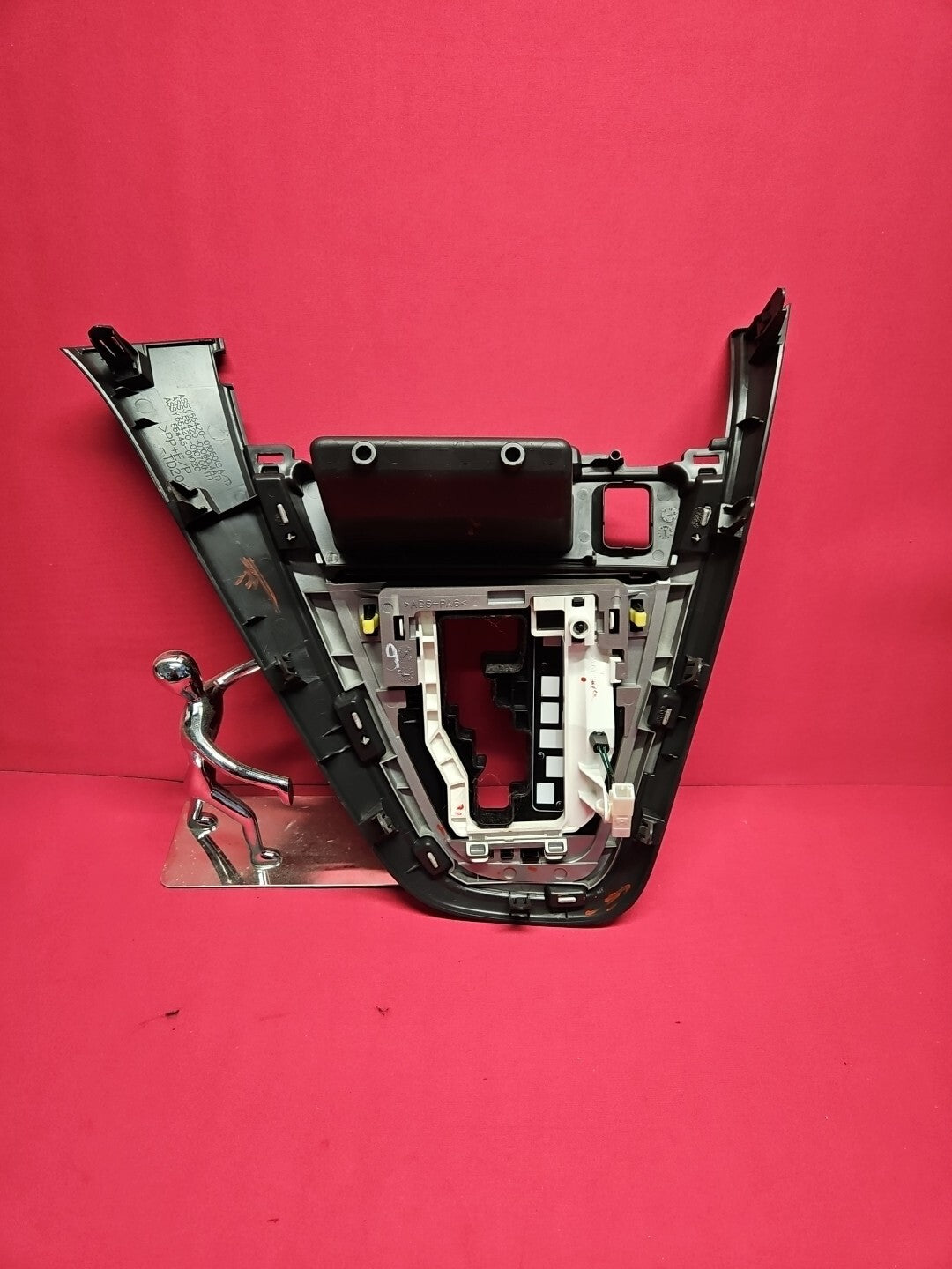 2009 2010 Pontiac Vibe A/T Floor Console Shifter Bezel Trim w/ Cubby 19204492