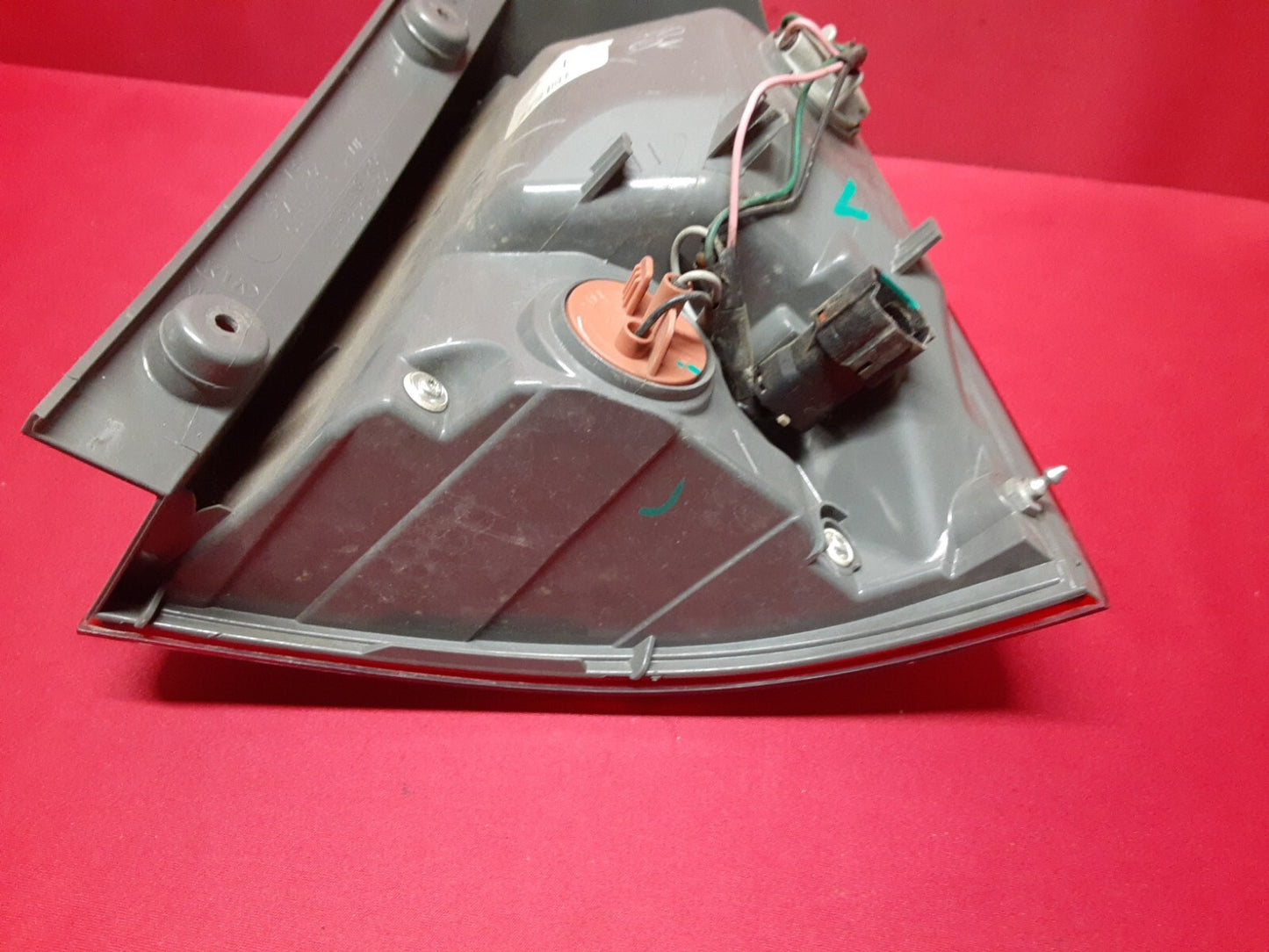 2011 - 2013 Kia Sorento LEFT Tail Light Lamp on Body HALOGEN 92401-1U000