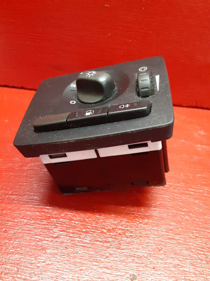 2004 Volvo S40 Headlight Switch W/ Fog 30669733
