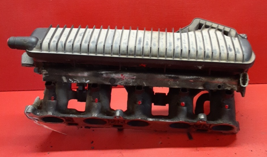 2005 - 2016 Volvo V50 2.5L Intake Manifold W/ Fuel Rail W/ Injectors 31338645