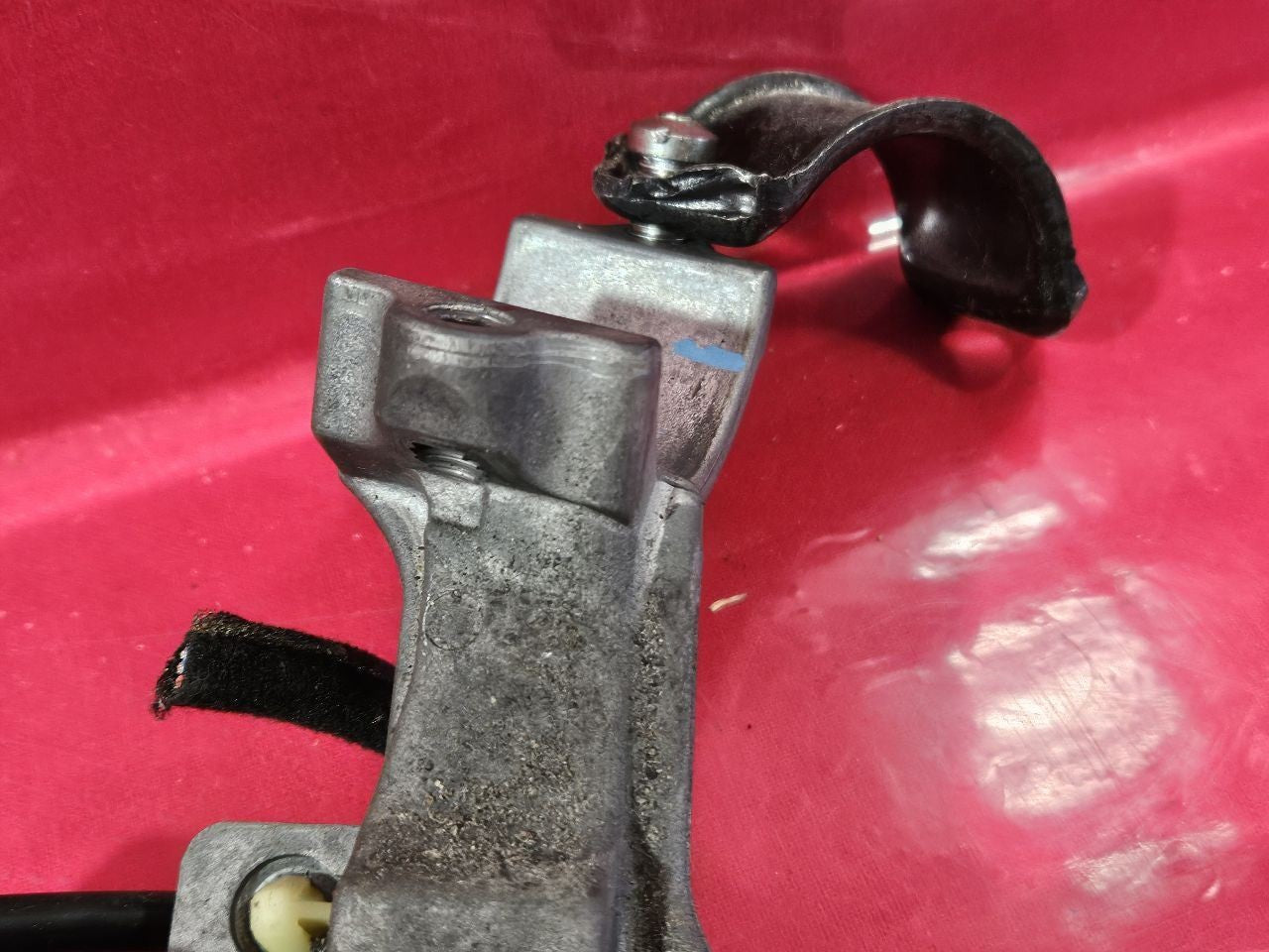 06-11 Hyundai Accent MANUAL TRANS Ignition Lock Cylinder Switch Housing w/ Key